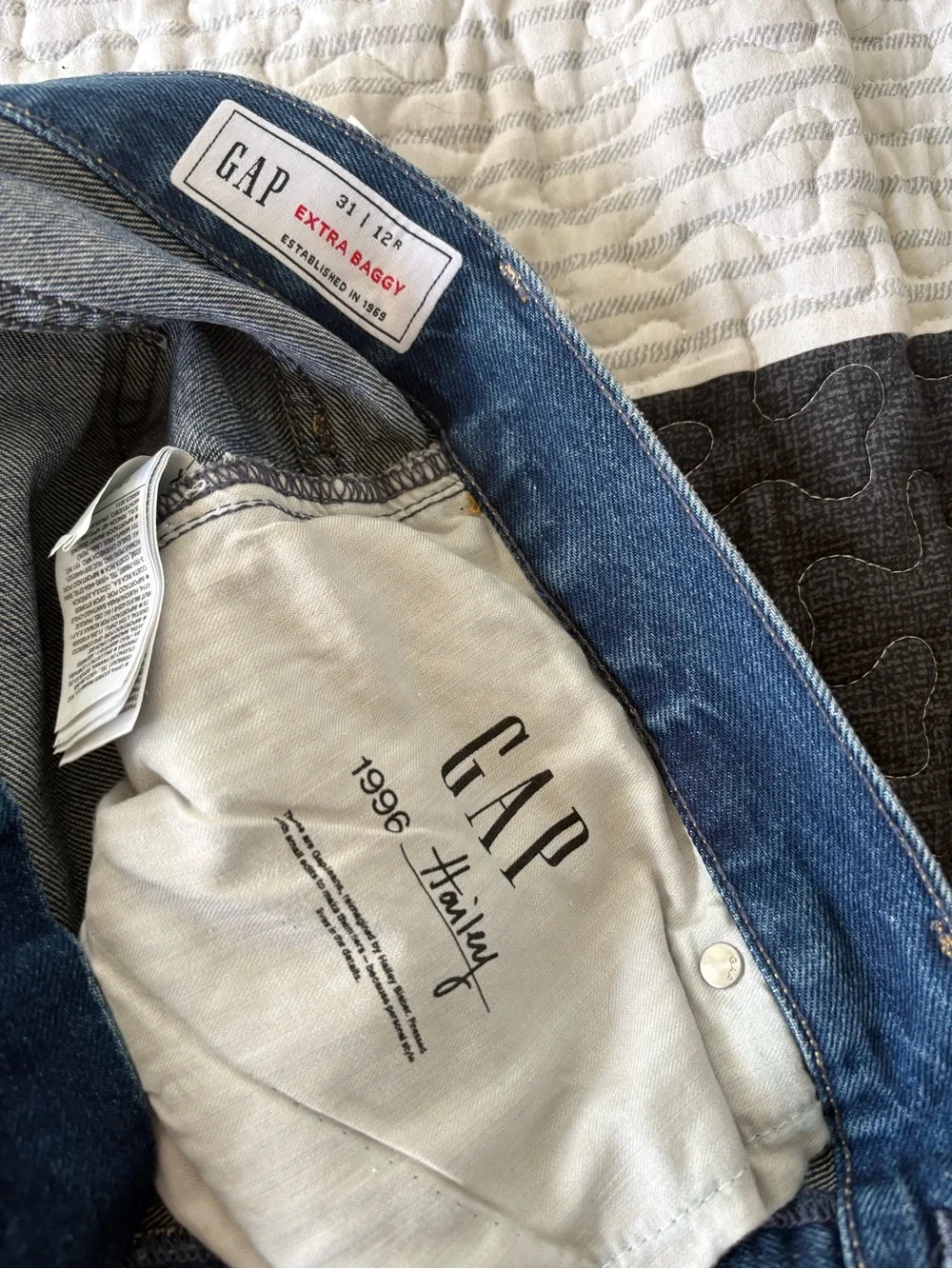 GAP Hailey Bieber Extra Baggy Size 31 NWT